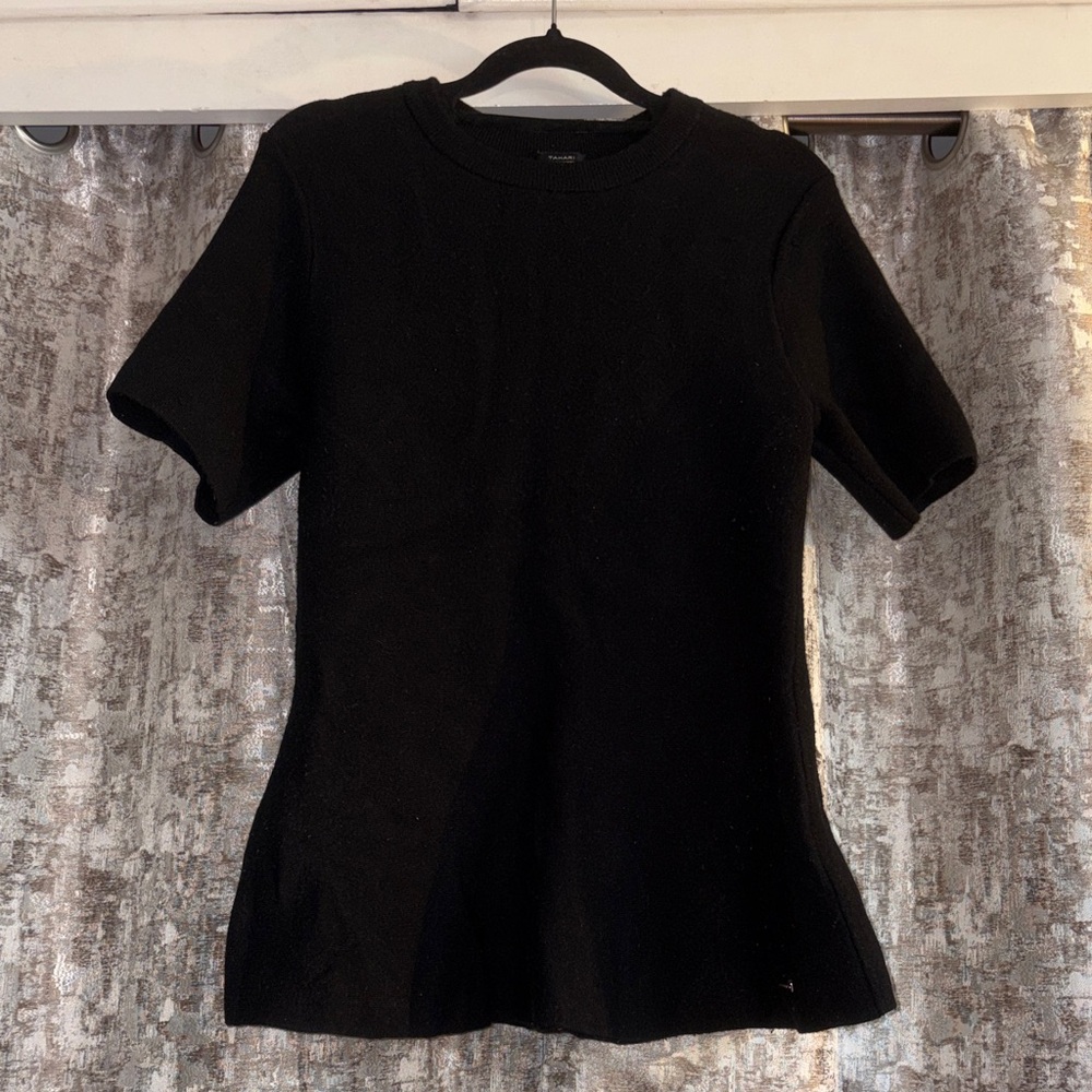 Tahari Elegant Black Short Sleeve Top